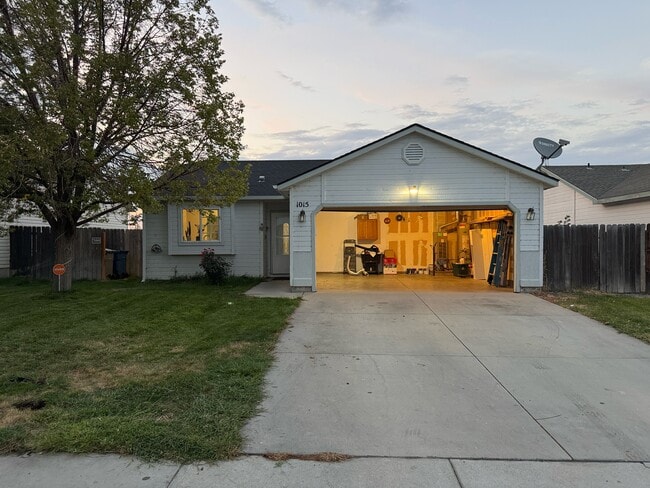 Building Photo - 1015 Flint Dr Rental