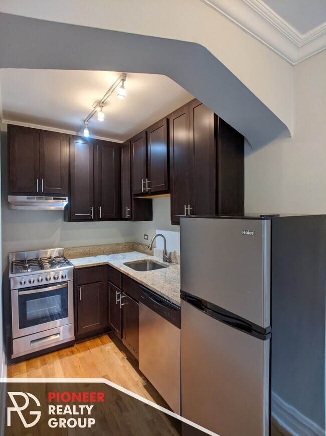 Photo - 4735 N Hermitage Ave Unit #4737-210