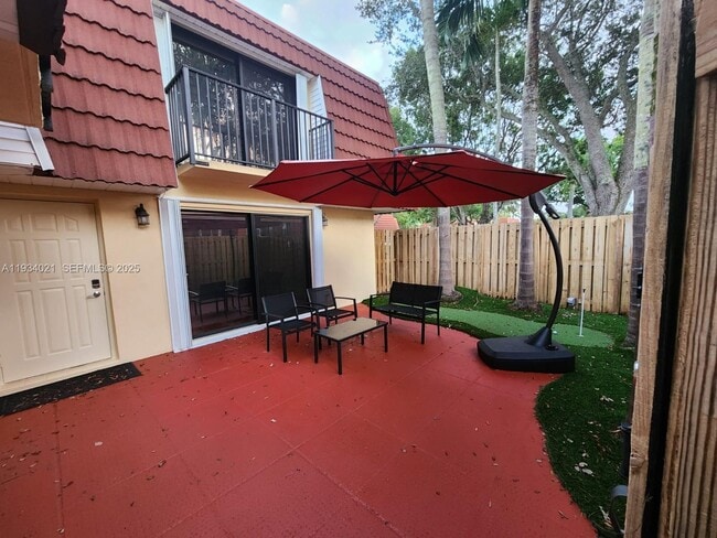 Photo - 9977 NW 7th St