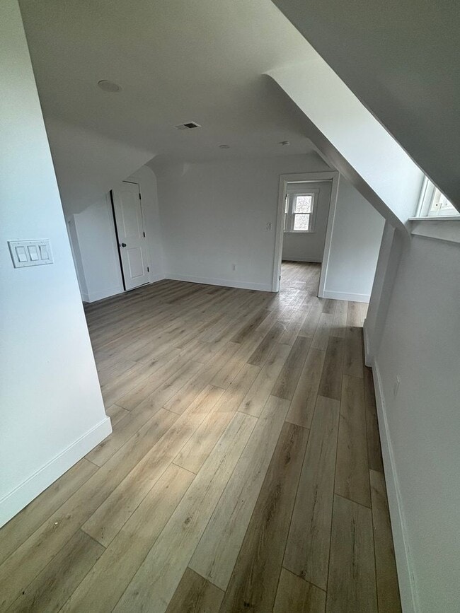 Building Photo - 1640 E 85th St Unit 3