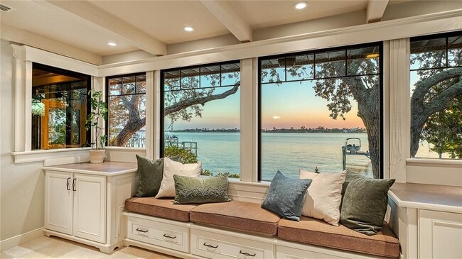 Photo - 421 Waterside Ln