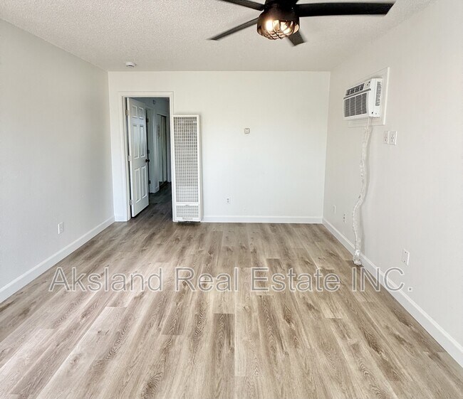 Photo - 4555 Davis Ave