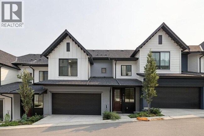 3637 Sheffield Ave Unit 108