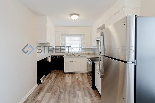 Photo - 1636 5th Ave W