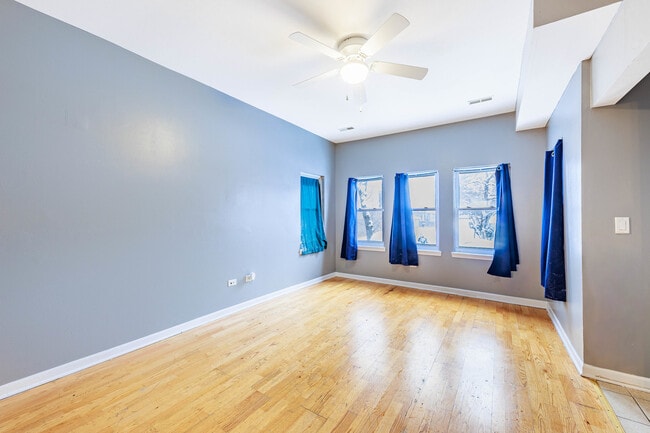 Photo - 2446 W 69th St