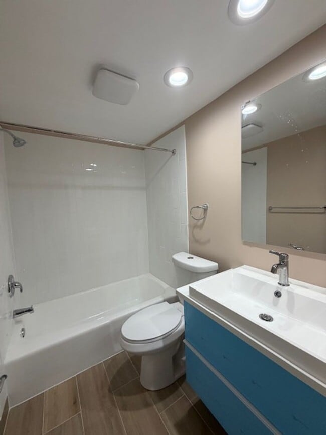 Photo - SPACIOUS 2 BEDROOM 2 BATH CONDO IN CENTER CT Unidad 102