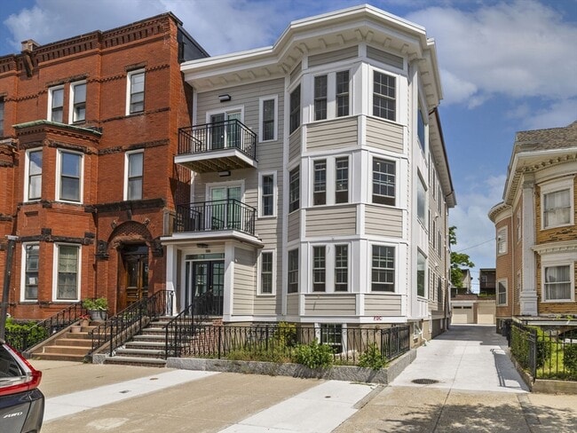 Photo - 944 E Broadway Unit 3