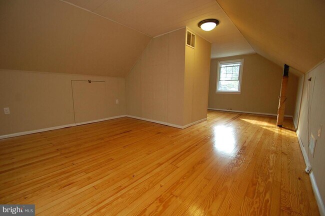 Photo - 2645 Putnam Rd