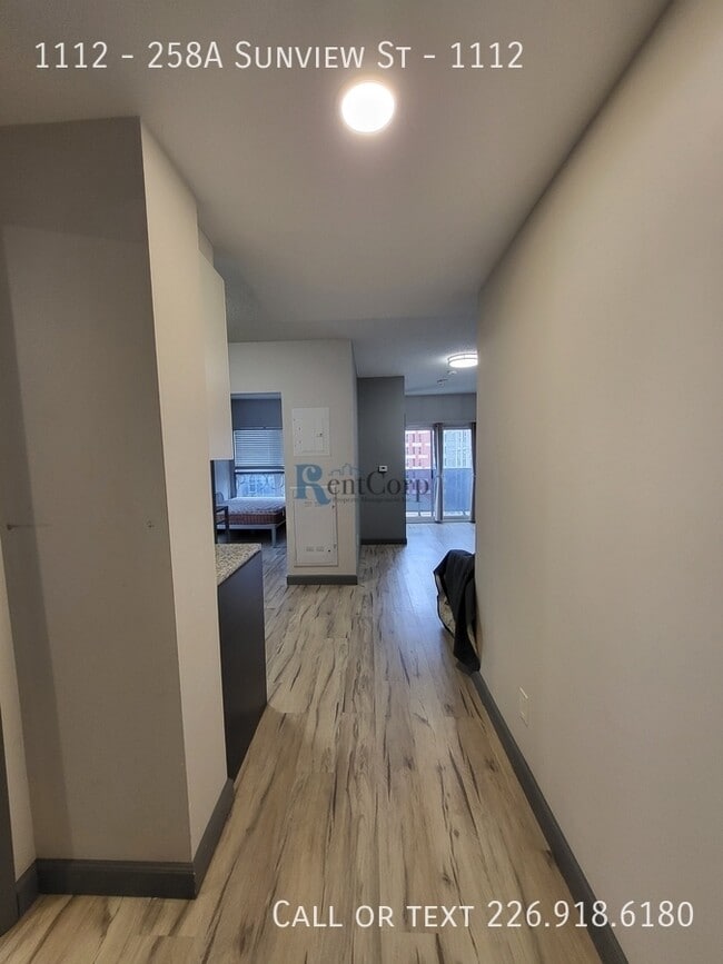 Building Photo - 258A-258A Sunview St