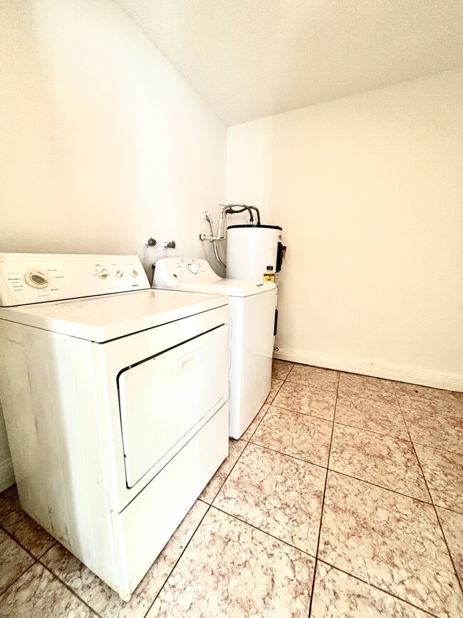 Photo - 5813 Iris Ave