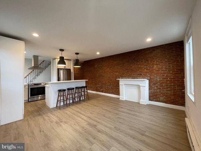 Building Photo - 900 N 29th St Unit B