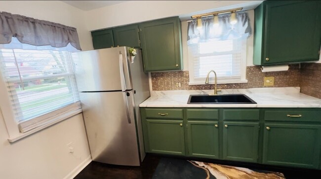 Photo - 319 W 30th St