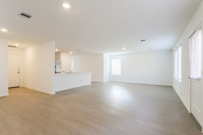 Photo - 1539 Crowson Rdg