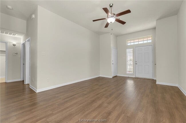 Photo - 240 Fieldstone Pl