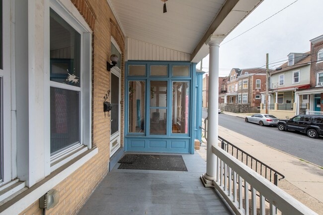Photo - 325 1/2 N. Franklin St