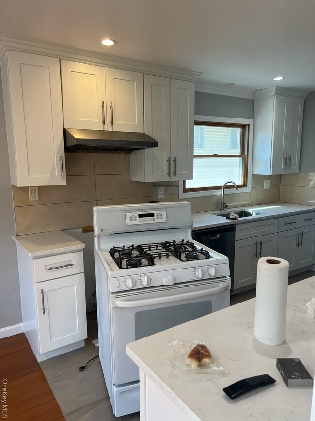Building Photo - 240-46 67th Ave Unit 2F
