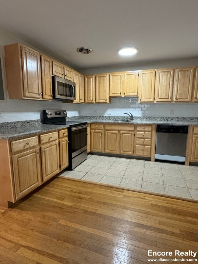 Photo - 110 Babcock St Unidad 37