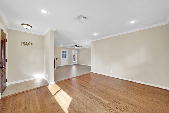 Photo - 1607 Willowby Dr