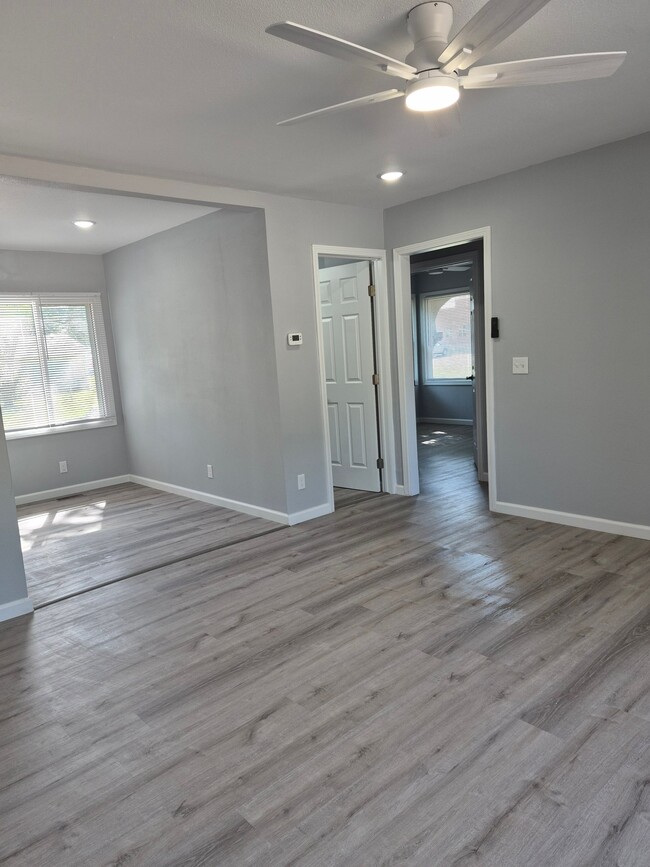 Photo - 312 S Rose Hill Rd