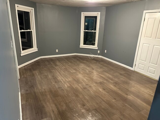 Sala de estar (parte trasera) - 405 Blatchley Ave Unidad 2nd Floor