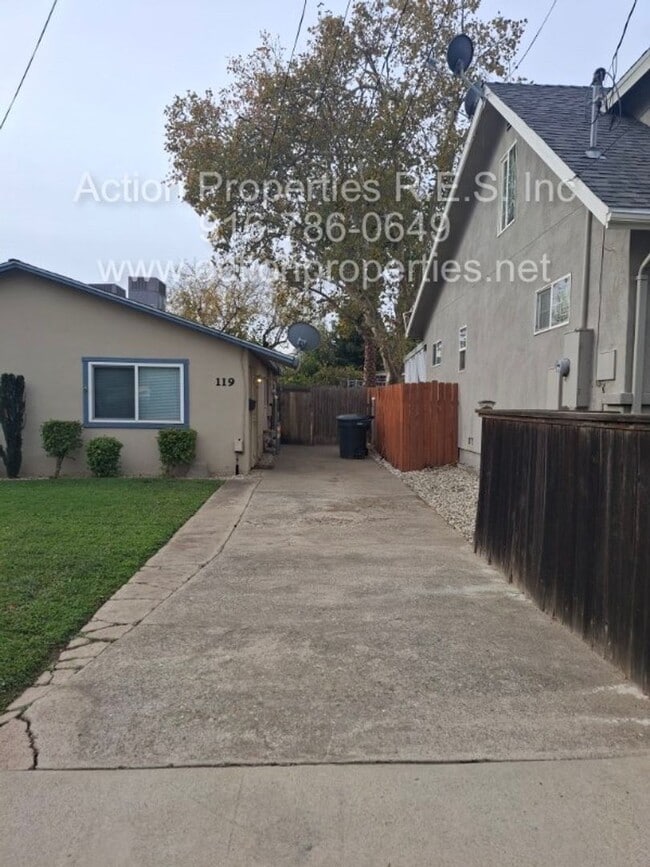 Photo - Central Roseville -Duplex 1 Bed, 1 Bath Duplex Large Fenced Yard, Gardener Included - No Laundry ...