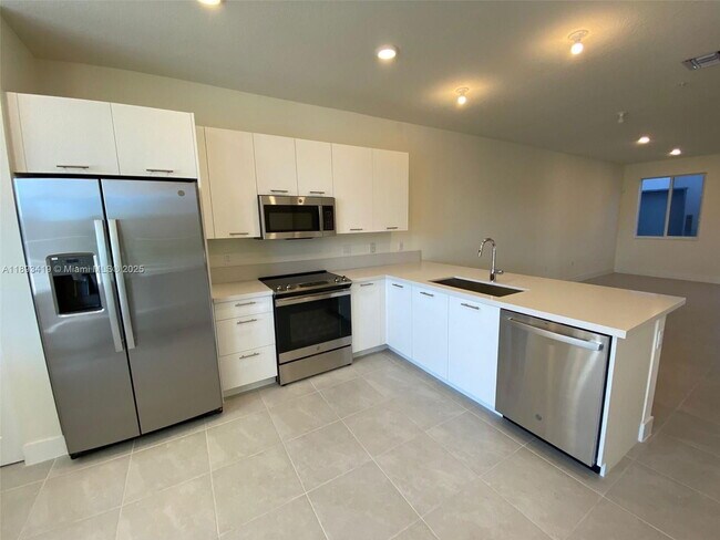 Photo - 10250 NW 66th St