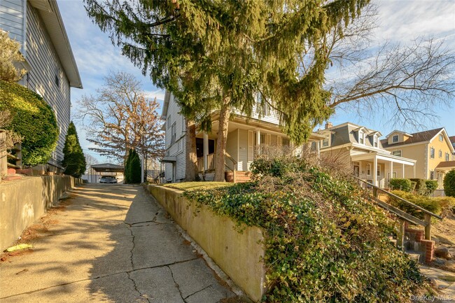 Photo - 84-21-84120 120th St