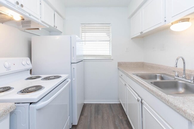 Photo - Renwick Apartments