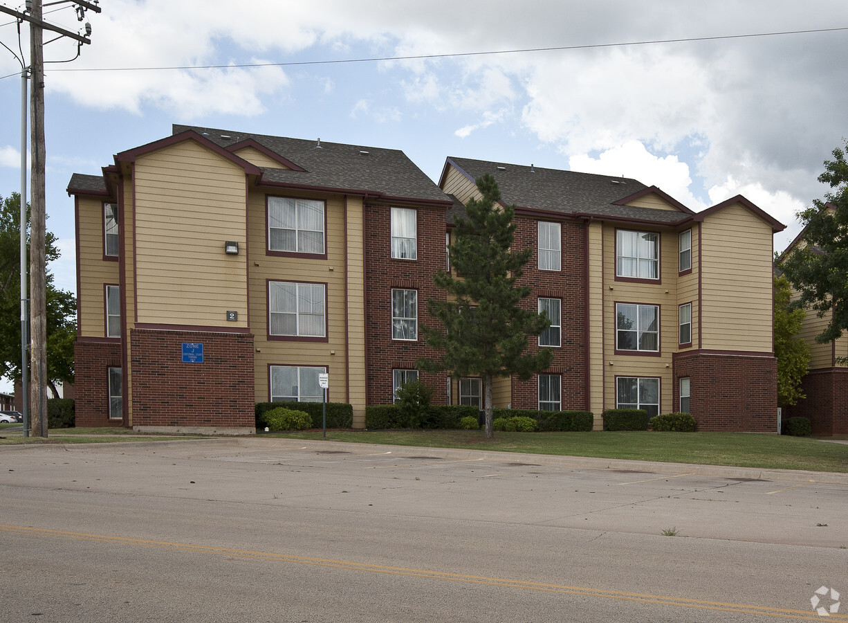 Centennial Court - Centennial Court Apartments