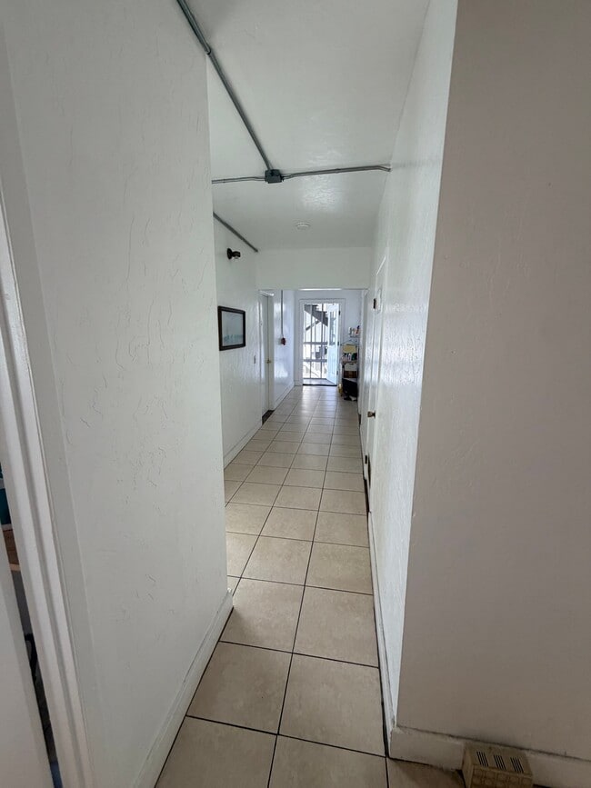 Photo - 1780 Le Roy Ave Unidad 25