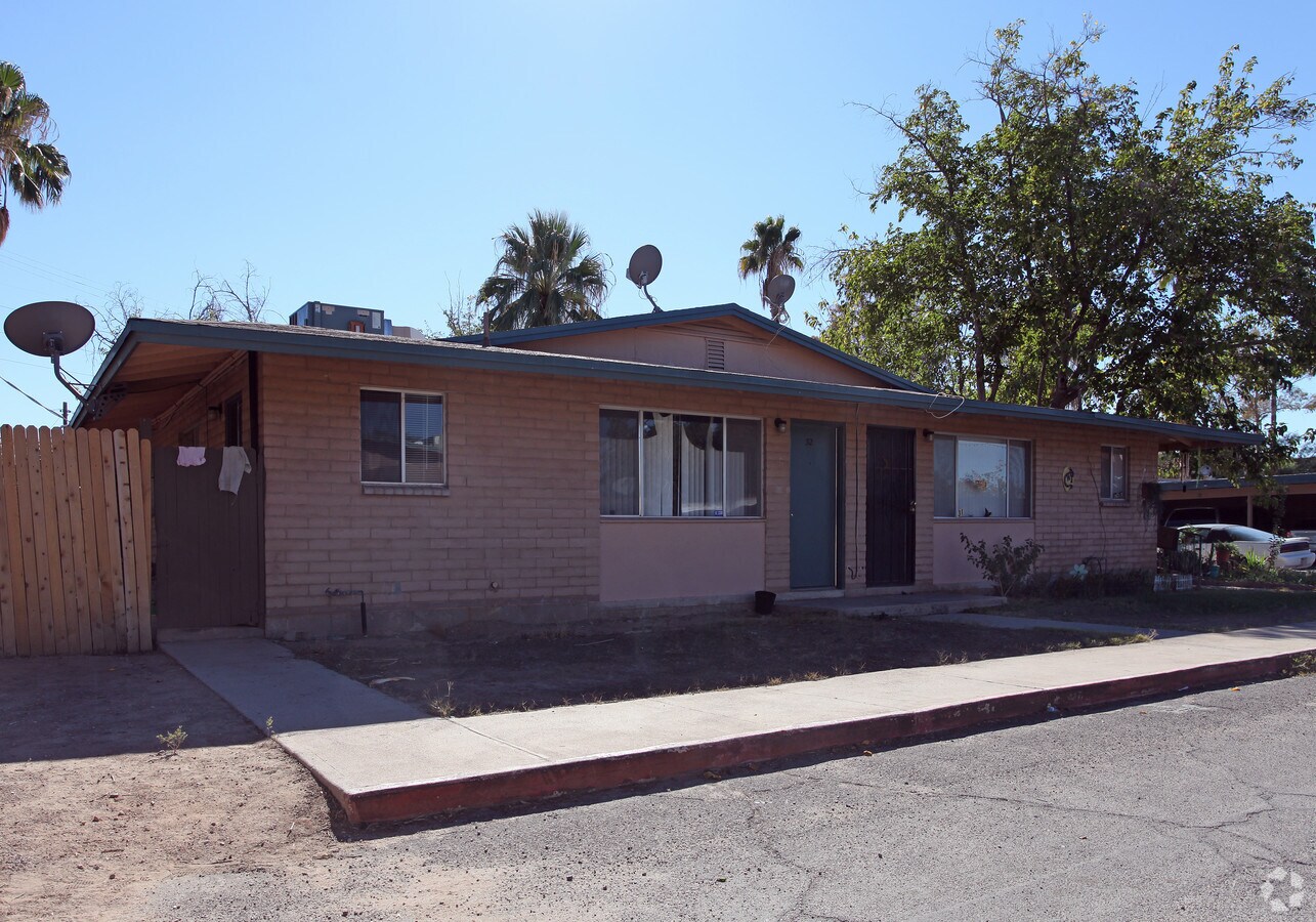 Country Club North Apartments - Country Club North Apartments