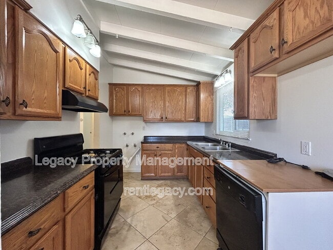 Photo - 3624 Van Owen St