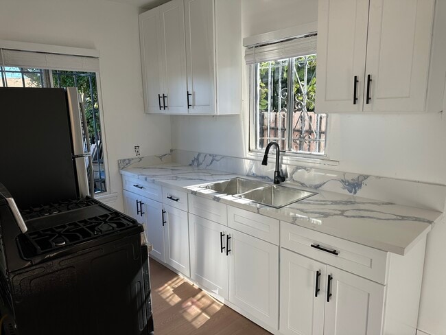 Photo - 2651 S Cloverdale Ave Unidad 2651