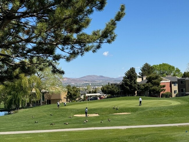 Building Photo - 13th Fairway Views at Lakeridge Golf Cours... Rental