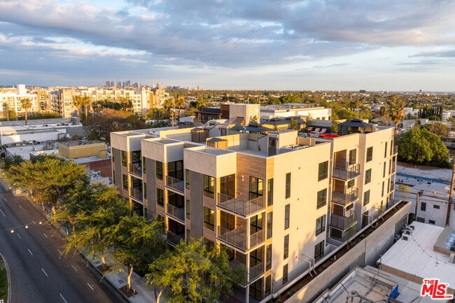7428 Santa Monica Blvd Unit 406