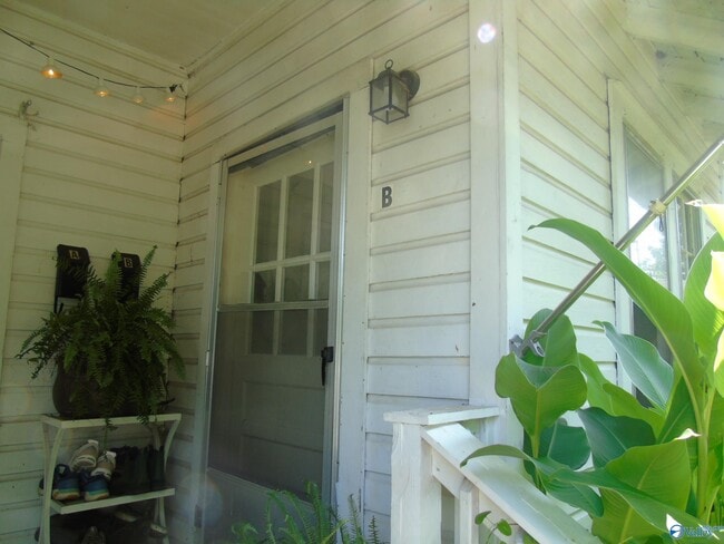 Photo - 1305B Wells Ave SE