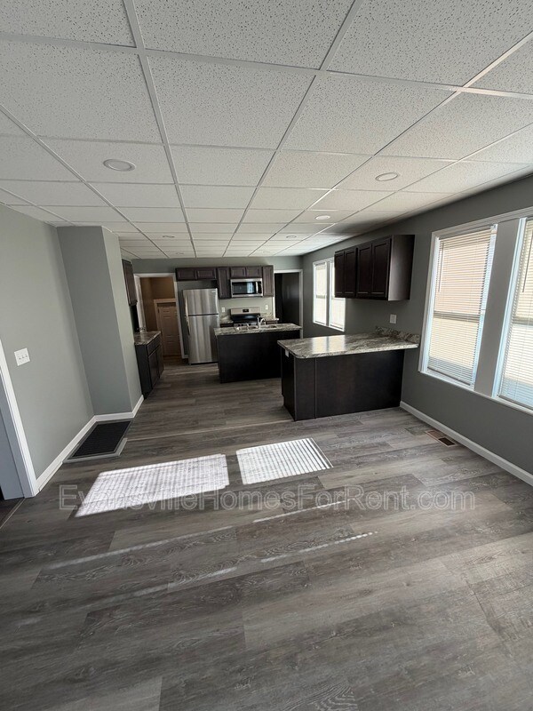 Photo - 918 S Barker Ave