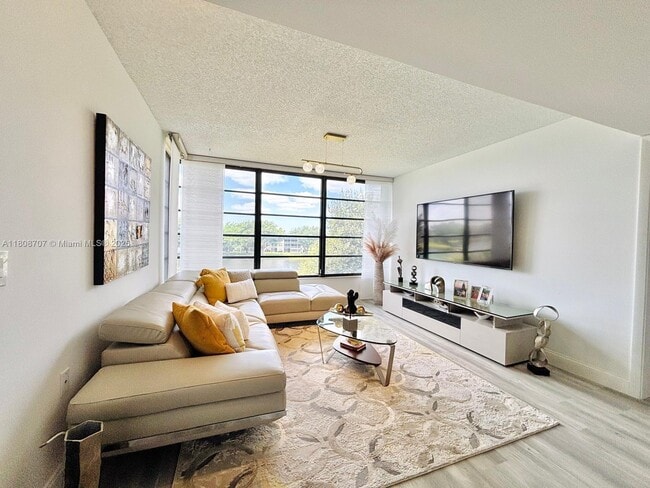 Building Photo - 1528 Whitehall Dr Unit #405 Rental