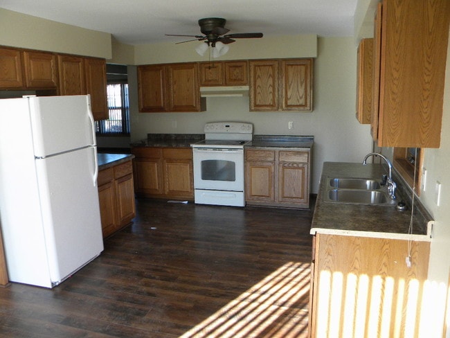 Photo - 475 Overland Trl