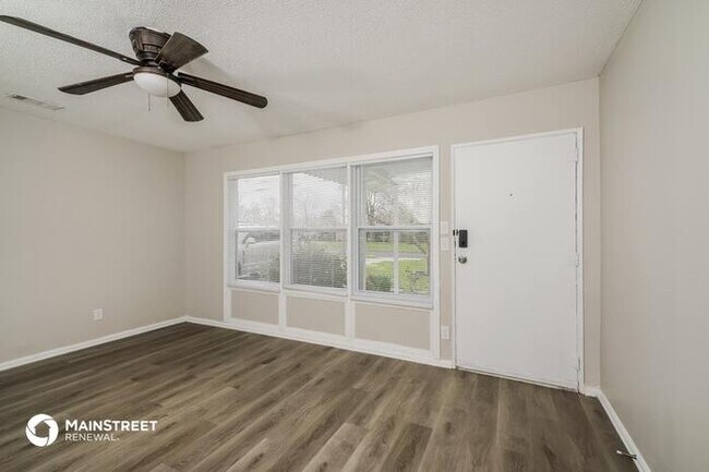 Photo - 5925 COUNT TURF DR, LOUISVILLE, KY 40272