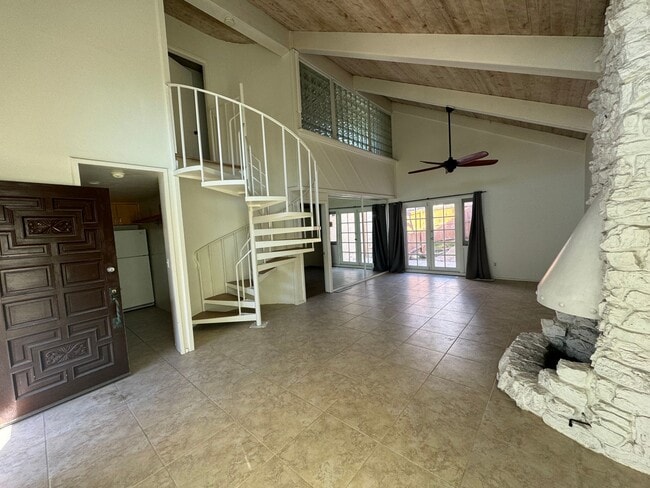 Building Photo - Unique 2 Bedroom Condo