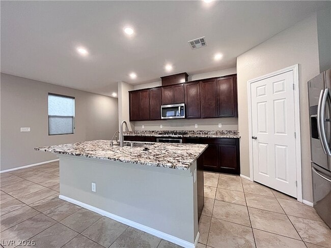 Photo - 5587 Lushan St