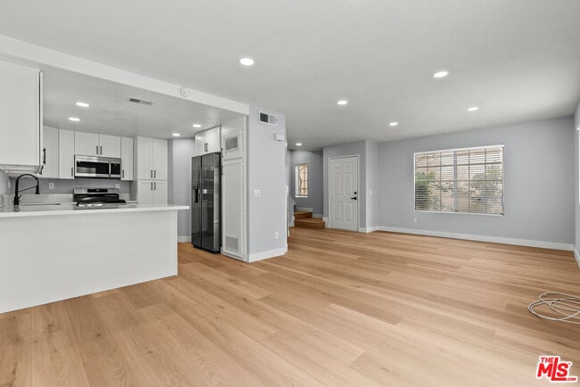 Building Photo - 18812 Vista Del Canon Unit D