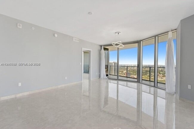 Photo - 488 NE 18th St Unidad 3801