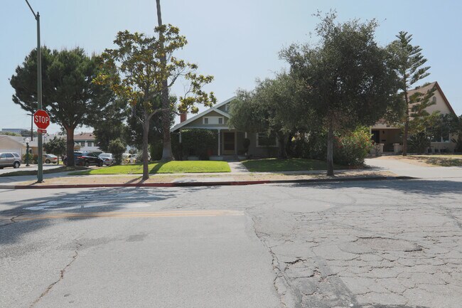 Photo - 401 N Howard St