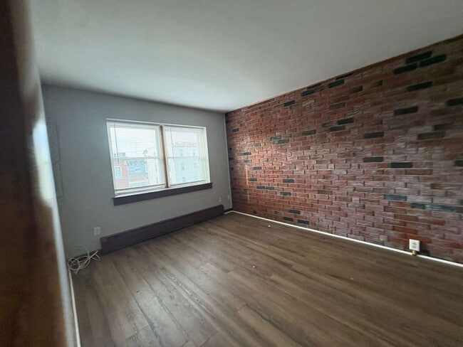 Photo - 185 Thompson St Unit 4