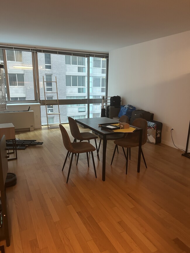 Building Photo - 448 W 44th St Unit 3 Rental