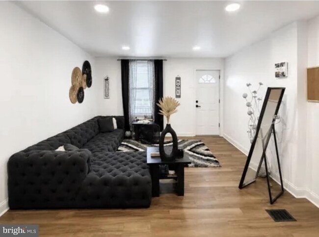 Photo - 246 Mill St