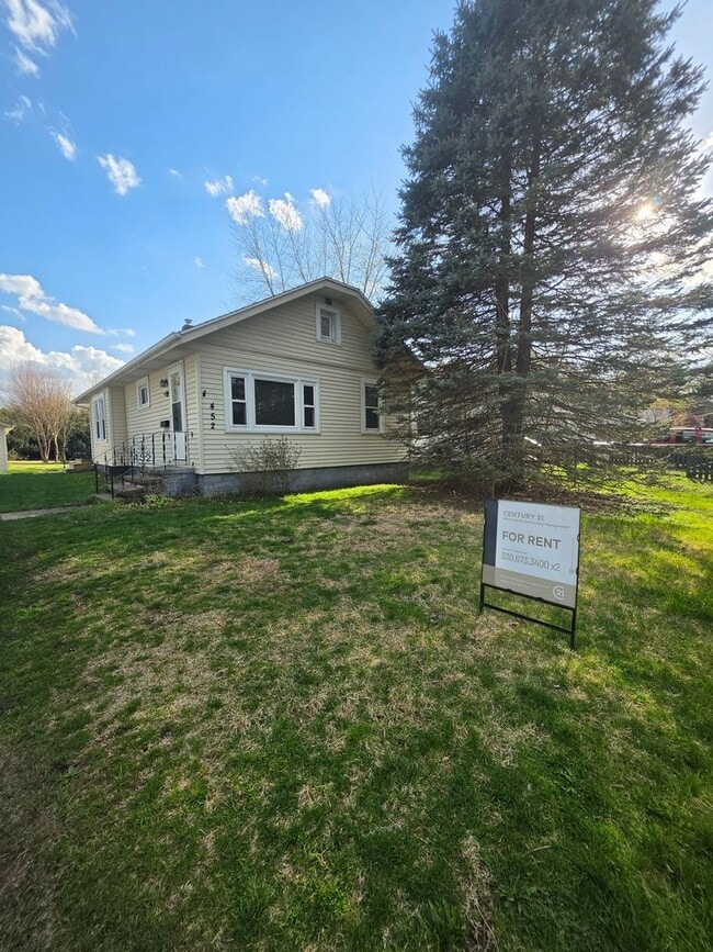 Building Photo - 2 Bedroom 1 Bath House for Rent Kent Ohio.