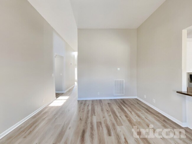 Photo - 141 Buttermere Dr